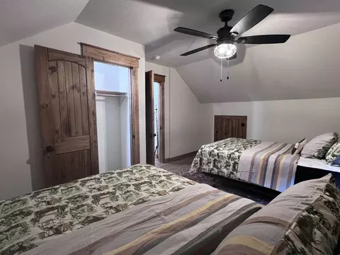 Bedroom - 2 N Riverview Ln, Mountain View, AR 72560 photo 7 of 7
