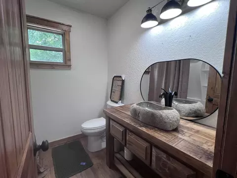 Bath - 2 N Riverview Ln, Mountain View, AR 72560 photo 3 of 3