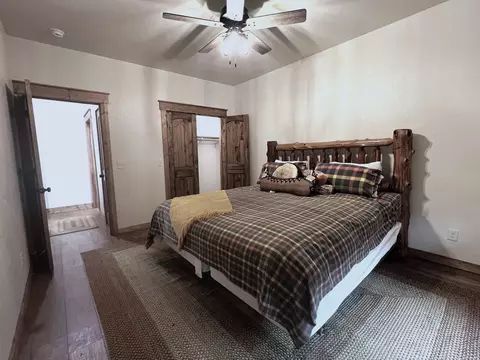 Bedroom - 2 N Riverview Ln, Mountain View, AR 72560 photo 2 of 7