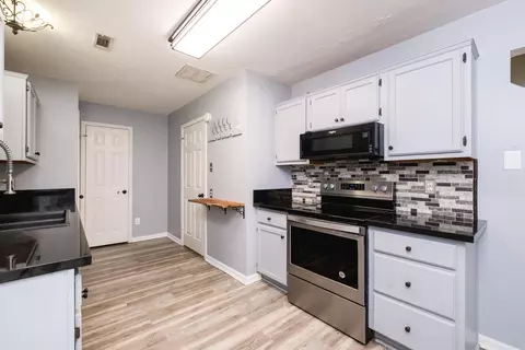 Kitchen - 6 Hickory Ridge Rd, Benton, AR 72019 photo 2 of 2