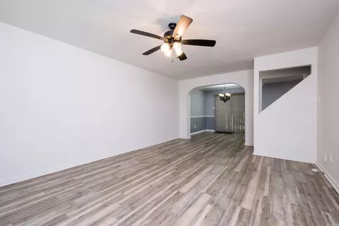 Living - 6 Hickory Ridge Rd, Benton, AR 72019 photo 1 of 5