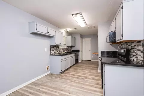 Entry Way - 6 Hickory Ridge Rd, Benton, AR 72019 photo 6 of 7