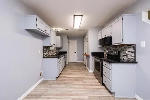 Entry Way - 6 Hickory Ridge Rd, Benton, AR 72019 photo 5 of 7