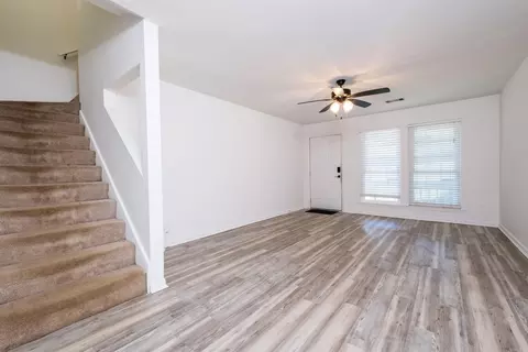 Living - 6 Hickory Ridge Rd, Benton, AR 72019 photo 4 of 5