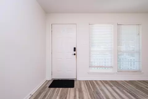 Entry Way - 6 Hickory Ridge Rd, Benton, AR 72019 photo 2 of 7