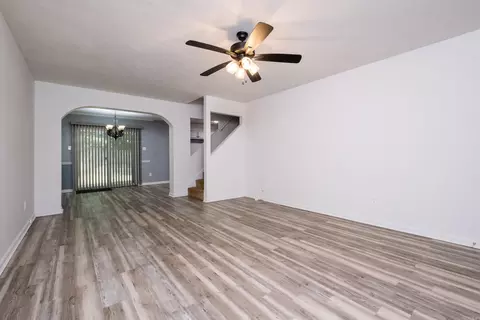 Living - 6 Hickory Ridge Rd, Benton, AR 72019 photo 3 of 5