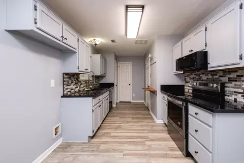 Entry Way - 6 Hickory Ridge Rd, Benton, AR 72019 photo 7 of 7