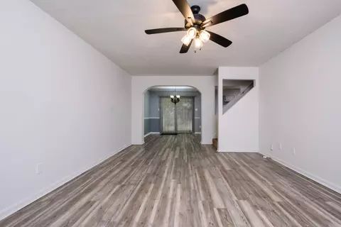 Living - 6 Hickory Ridge Rd, Benton, AR 72019 photo 2 of 5