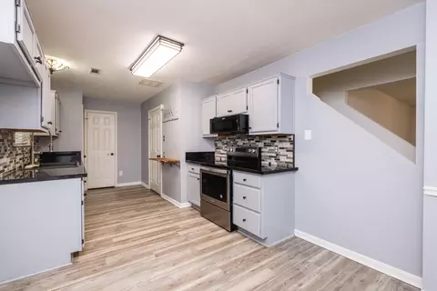Kitchen - 6 Hickory Ridge Rd, Benton, AR 72019 photo 1 of 2