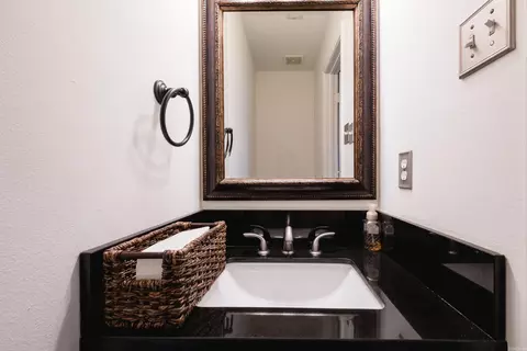 Bath - 6 Hickory Ridge Rd, Benton, AR 72019 photo 1 of 6