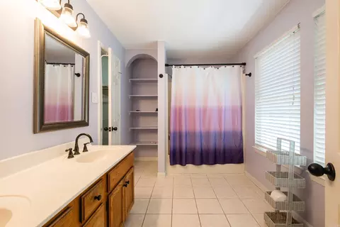 Bath - 6 Hickory Ridge Rd, Benton, AR 72019 photo 2 of 6