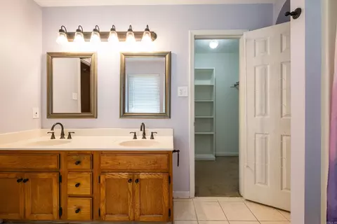 Bath - 6 Hickory Ridge Rd, Benton, AR 72019 photo 3 of 6