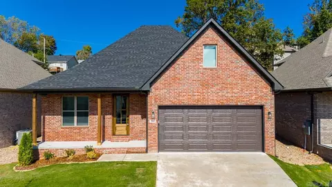 302 Kanis Ridge Dr, Little Rock, AR 72223