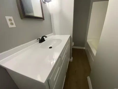 Bath - 208 Ada Dr, Trumann, AR 72472 photo 6 of 6