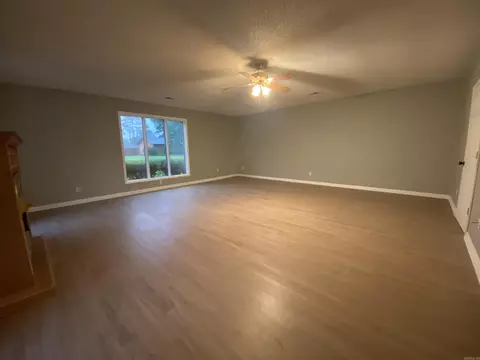 Living - 208 Ada Dr, Trumann, AR 72472 photo 5 of 8