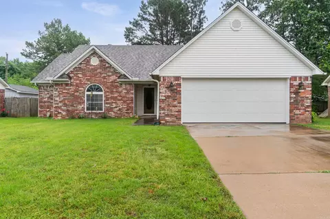 300 Jennifer Ln, Searcy, AR 72143