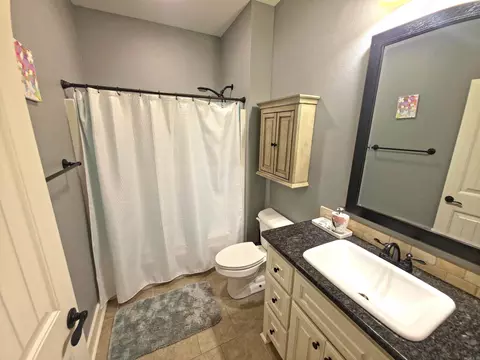 Bath - 3158 Haley Ct, Benton, AR 72019 photo 2 of 5