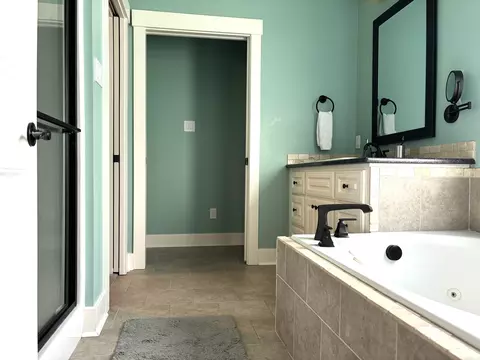 Bath - 3158 Haley Ct, Benton, AR 72019 photo 4 of 5