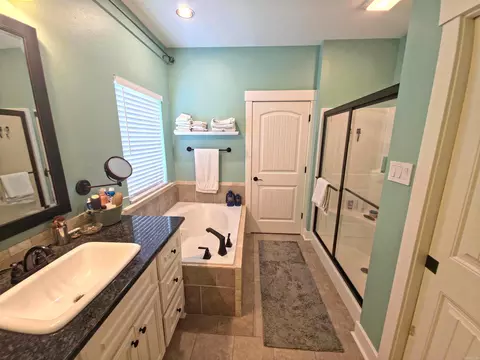 Bath - 3158 Haley Ct, Benton, AR 72019 photo 3 of 5