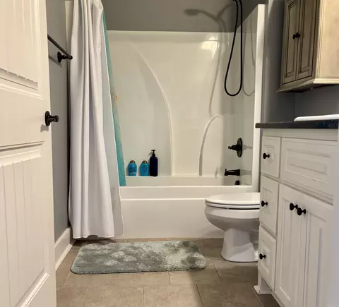 Bath - 3158 Haley Ct, Benton, AR 72019 photo 1 of 5