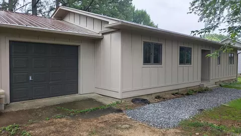 Exterior - 404 Maple Dr, Mountain View, AR 72560 photo 5 of 7