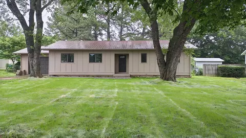 Exterior - 404 Maple Dr, Mountain View, AR 72560 photo 2 of 7