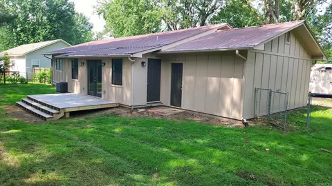 Exterior - 404 Maple Dr, Mountain View, AR 72560 photo 6 of 7
