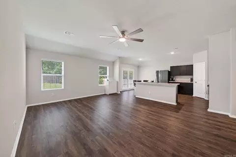 Living - 23 Erwin Dr, Austin, AR 72007 photo 2 of 4