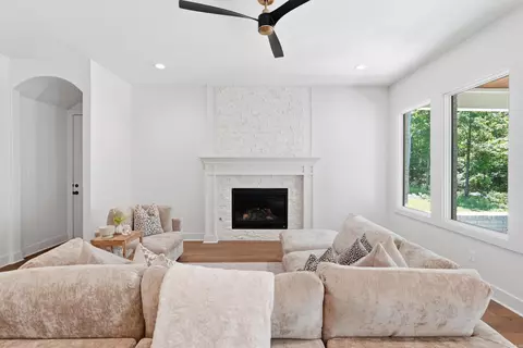 Living - 17105 Valley View Loop, Roland, AR 72135 photo 3 of 3