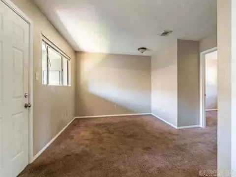 Living - 818 W 28th Ave, Pine Bluff, AR 71603 photo 2 of 3