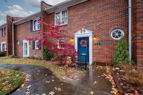 302 Cambridge Pl, Little Rock, AR 72227