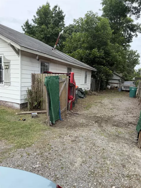 Exterior - 2405 S Cypress, Pine Bluff, AR 71603 photo 5 of 6