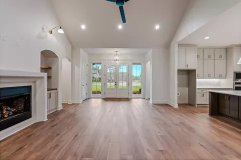 Living - 3061 Avilla Manor Trl, Alexander, AR 72002 photo 2 of 6