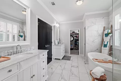 Bath - 5603 Shore Dr, Hensley, AR 72065 photo 2 of 4
