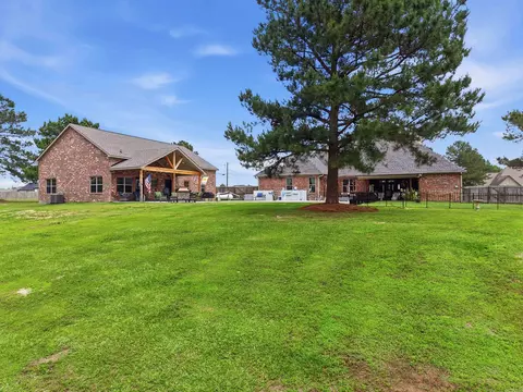 Exterior - 5603 Shore Dr, Hensley, AR 72065 photo 4 of 15