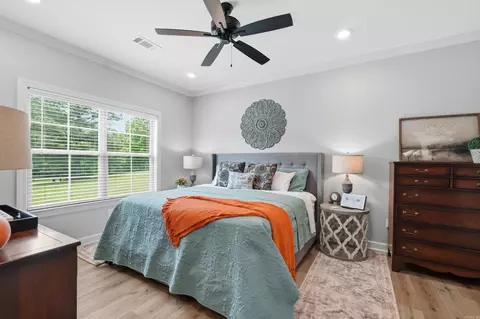 Bedroom - 5603 Shore Dr, Hensley, AR 72065 photo 4 of 4