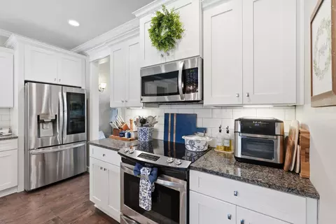 Kitchen - 5603 Shore Dr, Hensley, AR 72065 photo 4 of 8