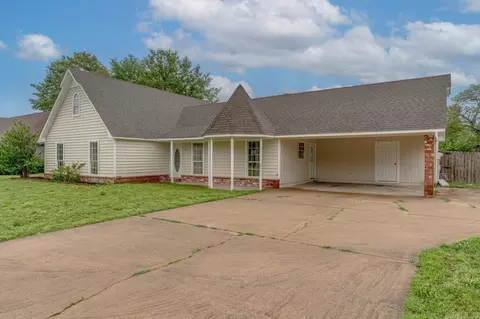 Exterior - 504 Honeysuckle Ln, Trumann, AR 72472 photo 2 of 10