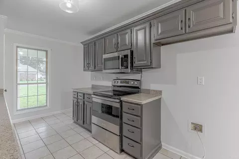 Kitchen - 504 Honeysuckle Ln, Trumann, AR 72472 photo 2 of 4