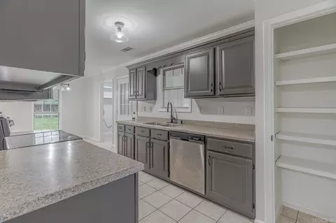 Kitchen - 504 Honeysuckle Ln, Trumann, AR 72472 photo 3 of 4