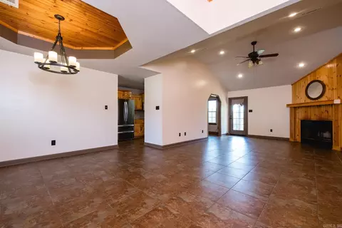 Living - 4951 Dixie Ln, Benton, AR 72019 photo 3 of 9