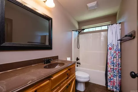 Bath - 4951 Dixie Ln, Benton, AR 72019 photo 3 of 3