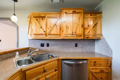 Kitchen - 4951 Dixie Ln, Benton, AR 72019 photo 6 of 6