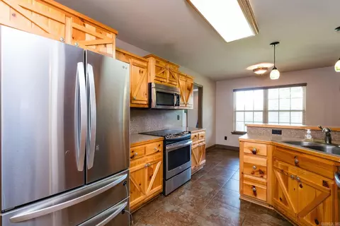 Kitchen - 4951 Dixie Ln, Benton, AR 72019 photo 3 of 6