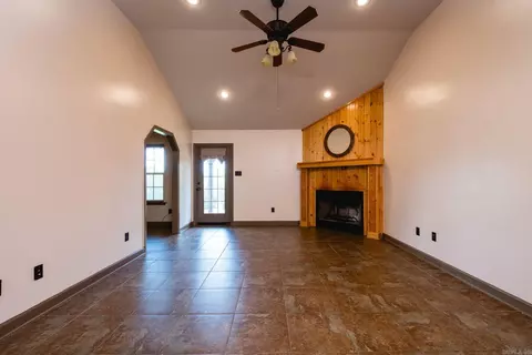 Living - 4951 Dixie Ln, Benton, AR 72019 photo 6 of 9