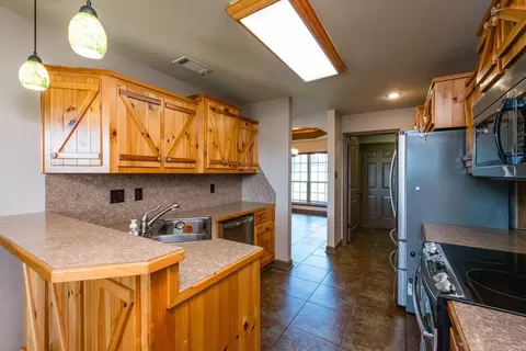 Kitchen - 4951 Dixie Ln, Benton, AR 72019 photo 2 of 6