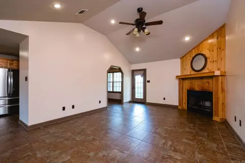 Living - 4951 Dixie Ln, Benton, AR 72019 photo 5 of 9