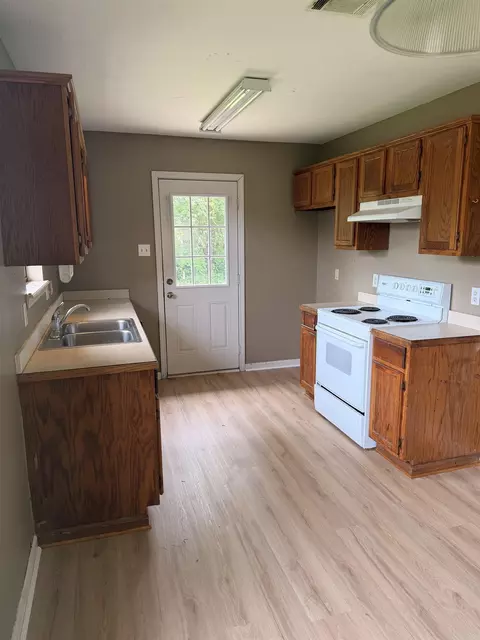 Kitchen - 2575 Winchester Dr, Conway, AR 72032 photo 2 of 3
