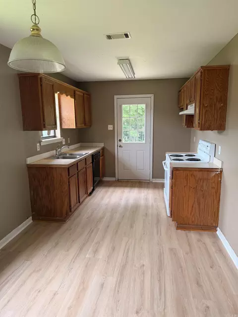 Kitchen - 2575 Winchester Dr, Conway, AR 72032 photo 1 of 3