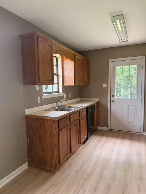 Kitchen - 2575 Winchester Dr, Conway, AR 72032 photo 3 of 3